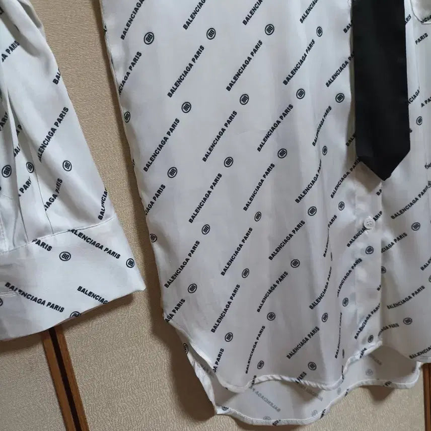 [SOLD OUT] 발렌시아가 스타일 여성 넥타이 셔츠