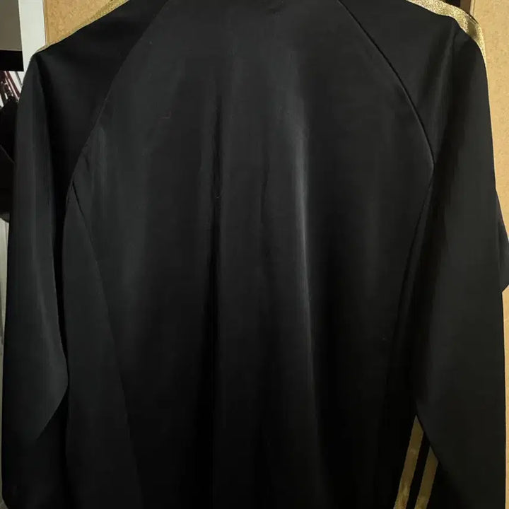 [SOLD OUT] 아디다스 블랙 금장 삼선 져지(빈티지)