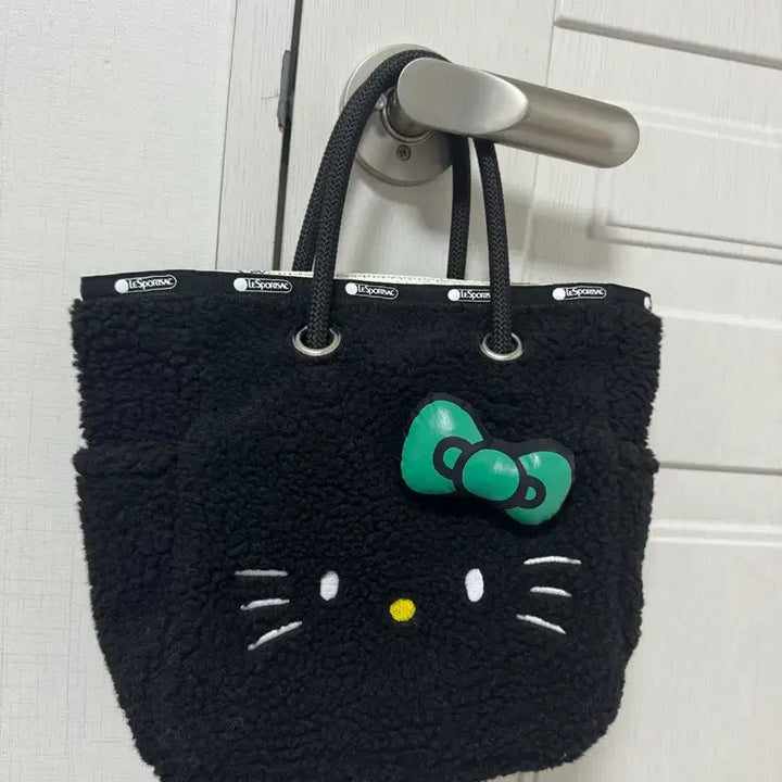 [BUNJANG] Lesportsac Hello Kitty 50th Anniversary Boarding Tote Bag / 레스포삭 헬로키티 50주년  보드랑 토트백 블랙