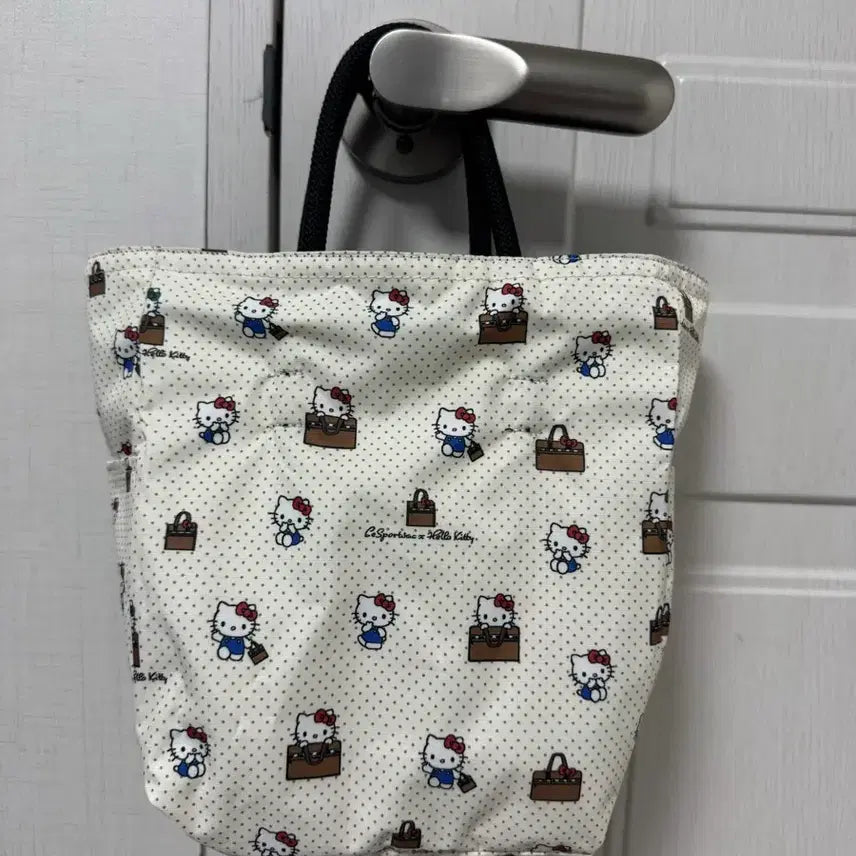 [BUNJANG] Lesportsac Hello Kitty 50th Anniversary Boarding Tote Bag / 레스포삭 헬로키티 50주년  보드랑 토트백 블랙