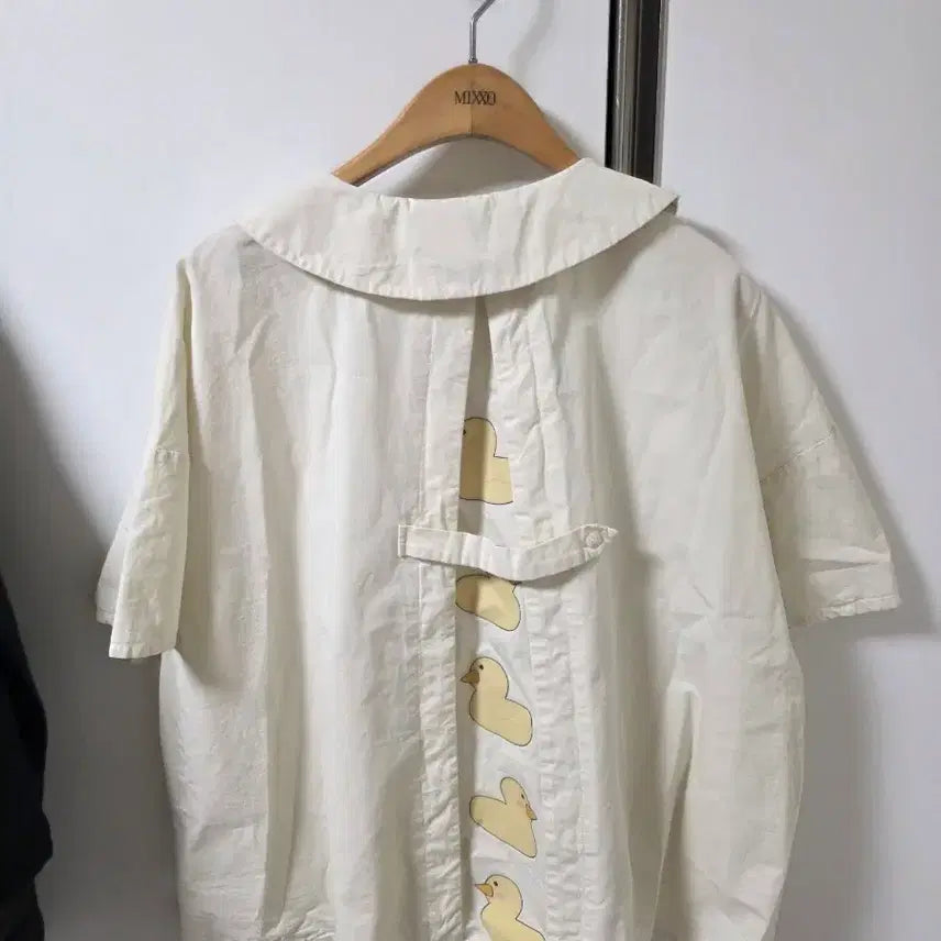 [BUNJANG] Japanese Duck Character Collar Short-Sleeve T-Shirt Ivory / 일제오리 캐릭터 카라 반팔티 아이보리
