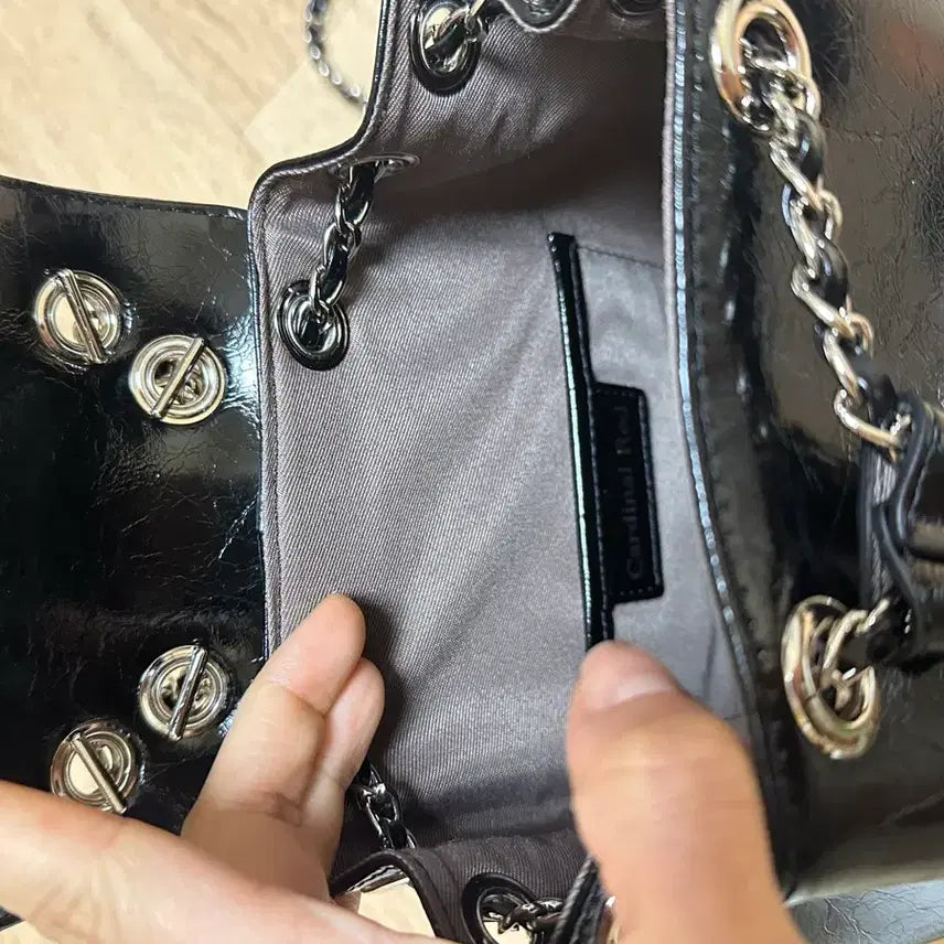 [BUNJANG] Cardinal Red Howa Bag Black Handbag / [카디널레드] 하우아백 블랙(은장)