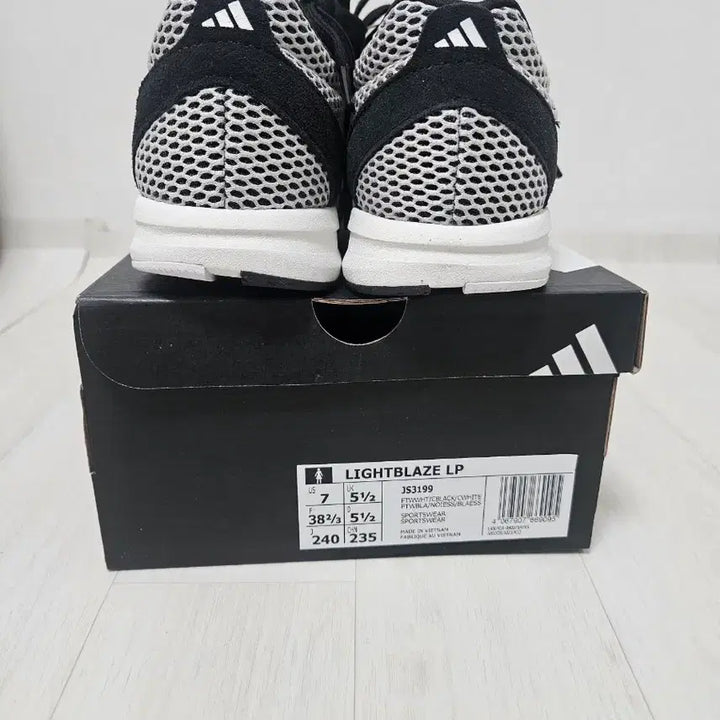 [BUNJANG] Adidas Lightblaze 245 Sneakers / 아디다스 신발 .라이트블레이즈 245