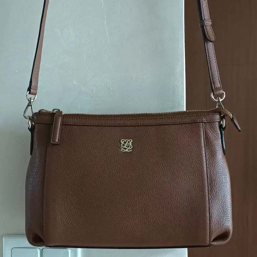 [BUNJANG] Louis Quatorze Brown Leather Crossbody Bag / 루이까또즈 브라운 가죽 크로스백