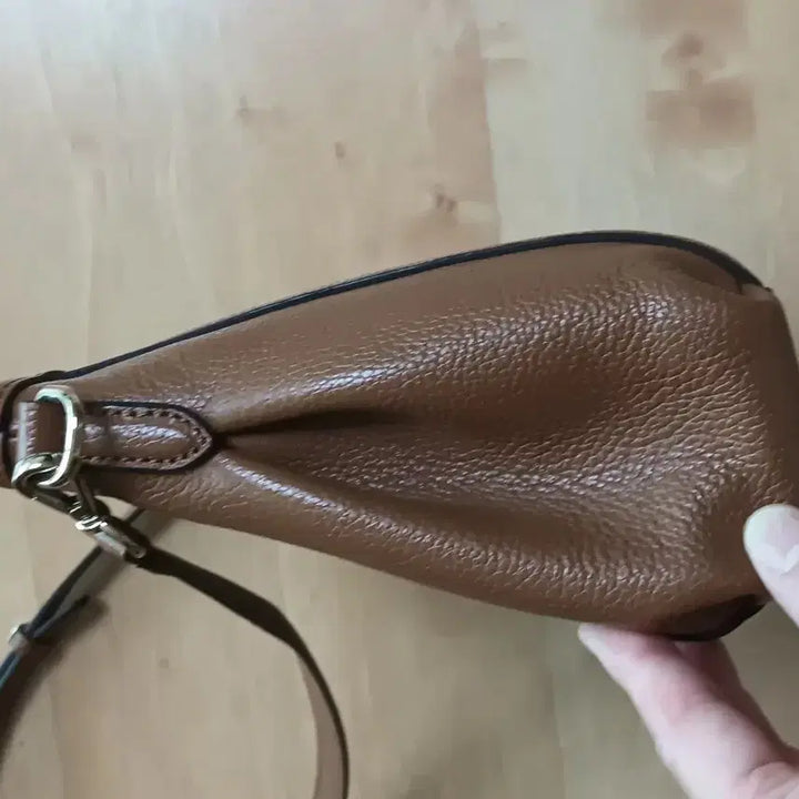 [BUNJANG] Louis Quatorze Brown Leather Crossbody Bag / 루이까또즈 브라운 가죽 크로스백