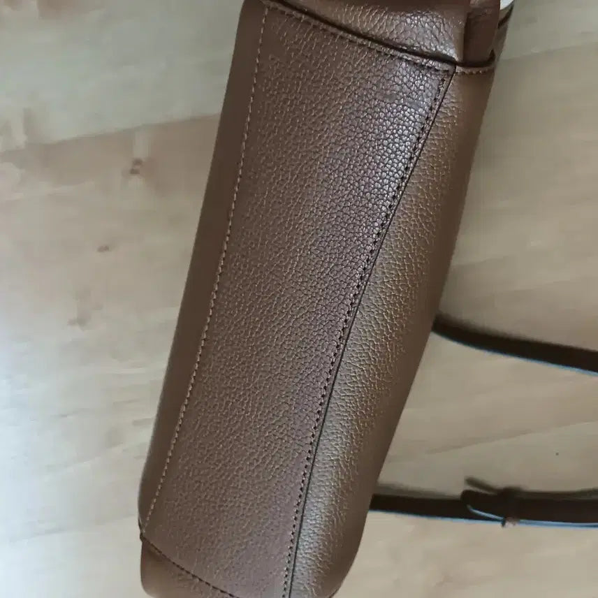 [BUNJANG] Louis Quatorze Brown Leather Crossbody Bag / 루이까또즈 브라운 가죽 크로스백