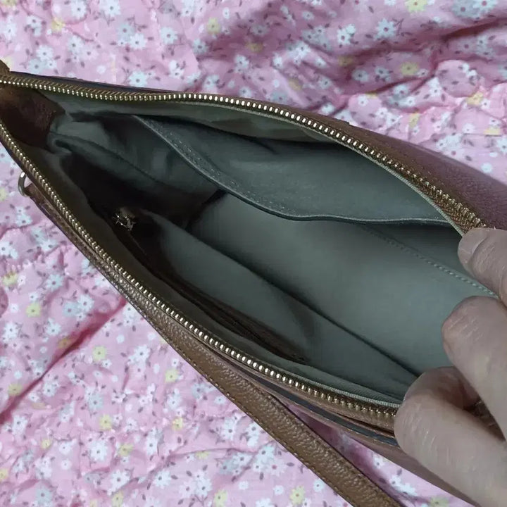 [BUNJANG] Louis Quatorze Brown Leather Crossbody Bag / 루이까또즈 브라운 가죽 크로스백