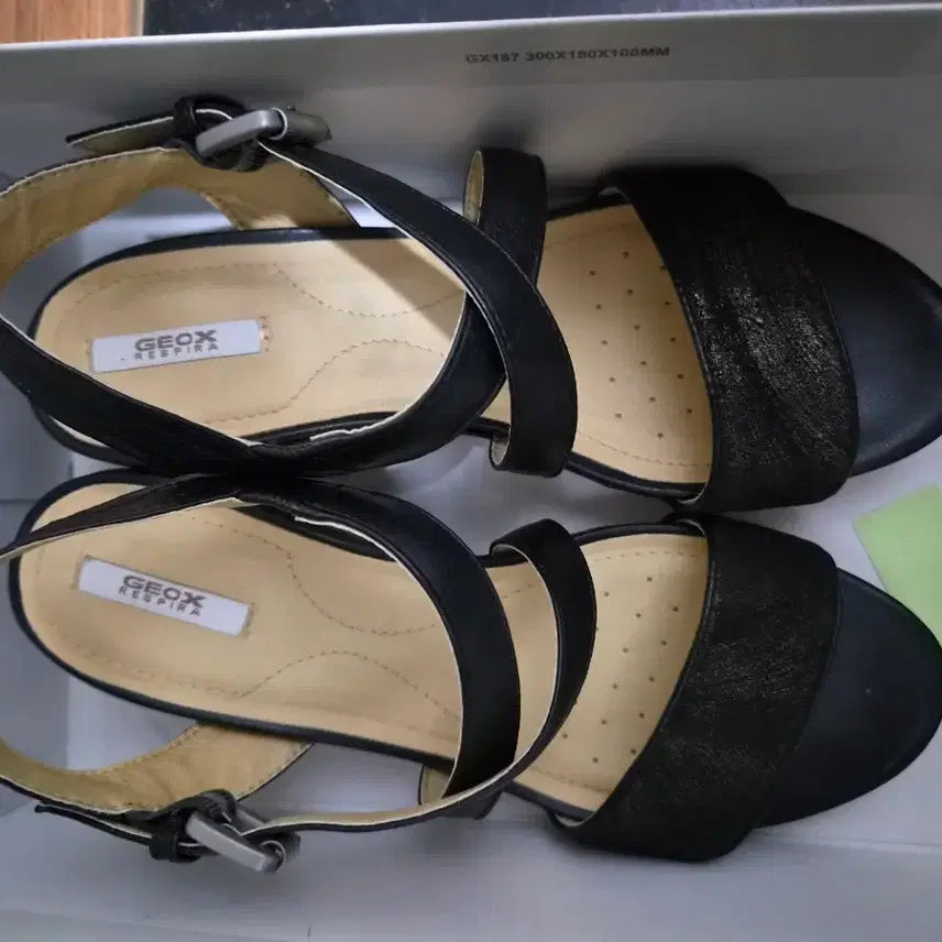 [BUNJANG] Geox Black Wedge Heel Sandals 230 / 제옥스 블랙 웨지힐 샌들 새거 230