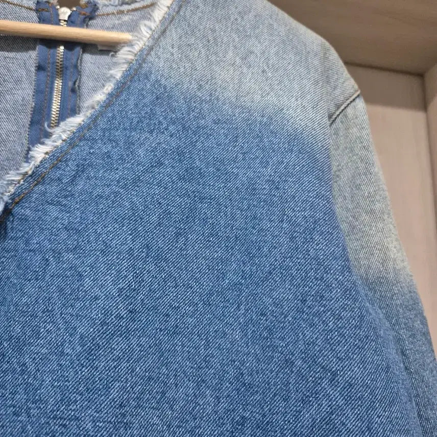 [BUNJANG] Denim V-Neck Long Shirt Dress / 데님 브이넥 롱 셔츠 원피스 (시착후 보관만 한 새상품) ~55반