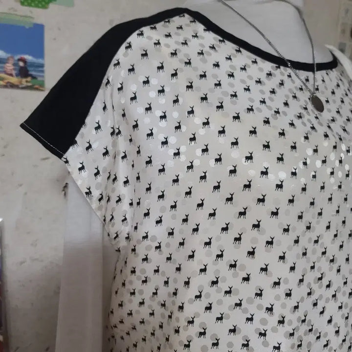 [BUNJANG] Vintage Deer Pattern Short Sleeve T-Shirt / 빈티지 사슴 패턴 션한 반팔티
