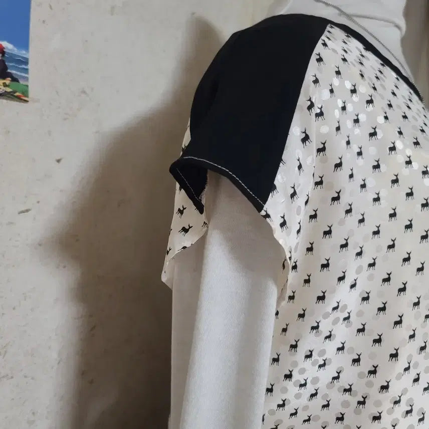 [BUNJANG] Vintage Deer Pattern Short Sleeve T-Shirt / 빈티지 사슴 패턴 션한 반팔티