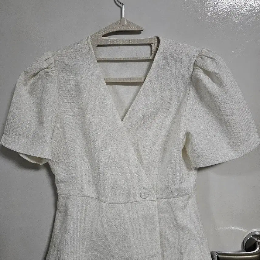 [SOLD OUT] 트위드  v넥  퍼프 랩블라우스