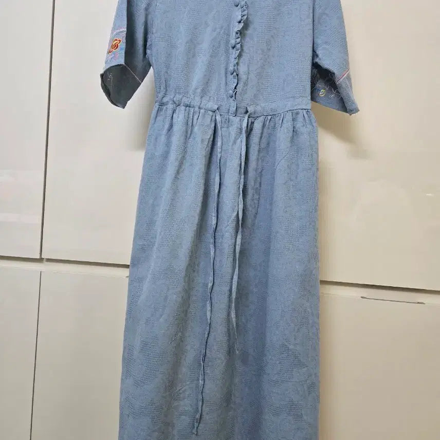 [BUNJANG] Light Blue Linen Embroidered Dress / 하늘색 린넨 원피스 자수포인트