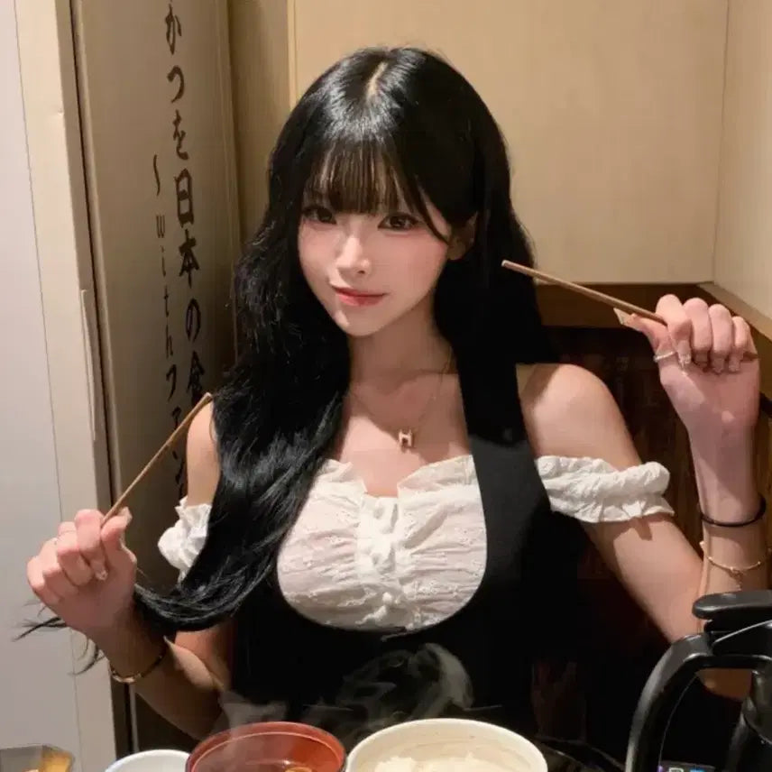 [BUNJANG] Lowellry Two-Way Crop Vest &amp; Off-Shoulder Blouse Set / 조끼 베스트 + 오프숄더 블라우스 세트
