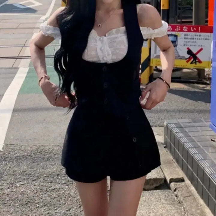 [BUNJANG] Lowellry Two-Way Crop Vest &amp; Off-Shoulder Blouse Set / 조끼 베스트 + 오프숄더 블라우스 세트