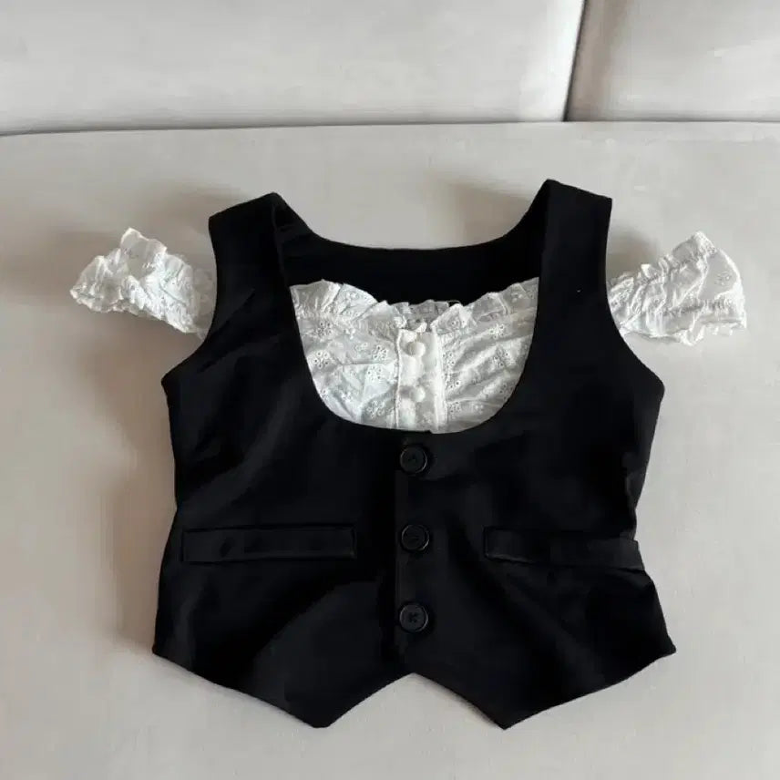 [BUNJANG] Lowellry Two-Way Crop Vest &amp; Off-Shoulder Blouse Set / 조끼 베스트 + 오프숄더 블라우스 세트