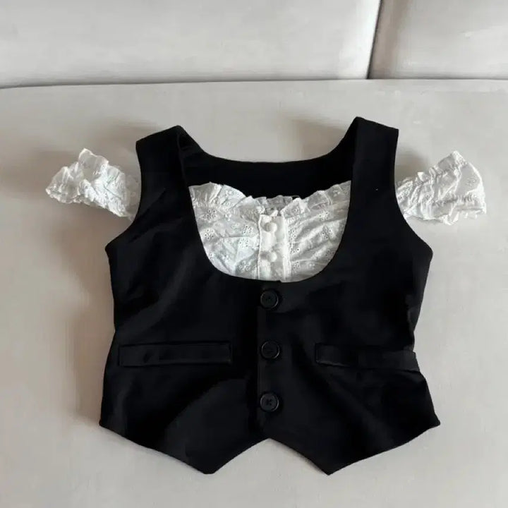 [BUNJANG] Lowellry Two-Way Crop Vest &amp; Off-Shoulder Blouse Set / 조끼 베스트 + 오프숄더 블라우스 세트