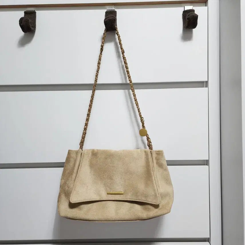[BUNJANG] Suede Flap Shoulder Bag Crossbody Bag / 스웨이드 플랩 숄더백 크로스백 레더 체인 베이지 가방