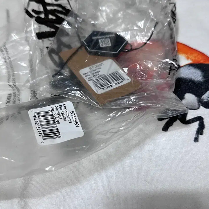 [SOLD OUT] [XL]스투시 레이디 버그 티셔츠 화이트