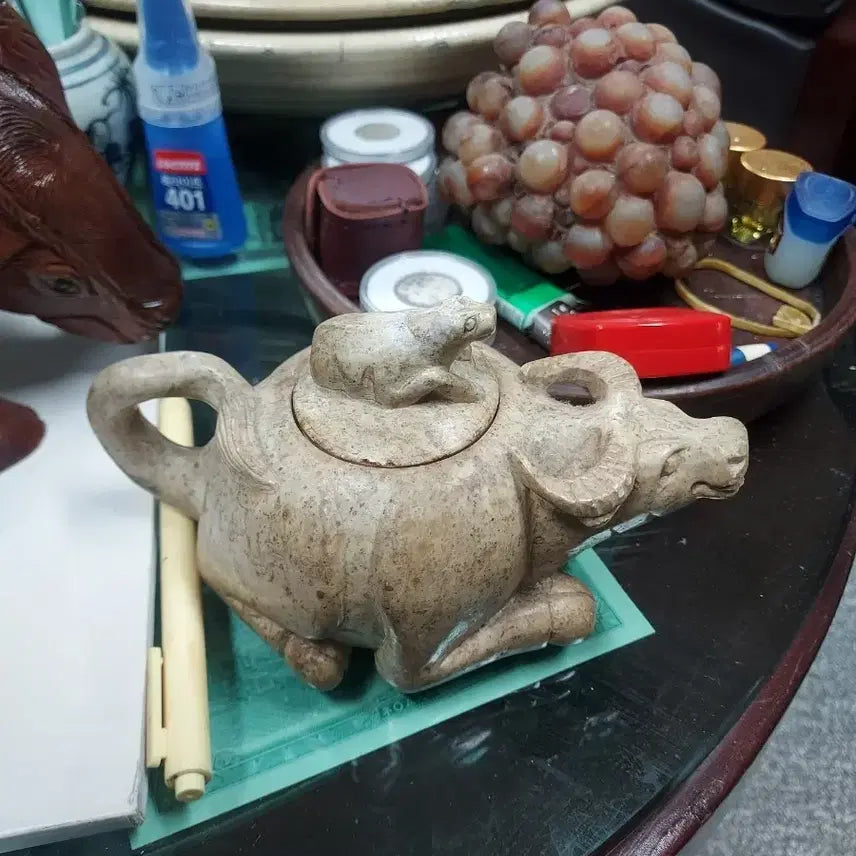 [BUNJANG] Ox Sculpture Celadon Teapot / 소 조각상 찻주전자