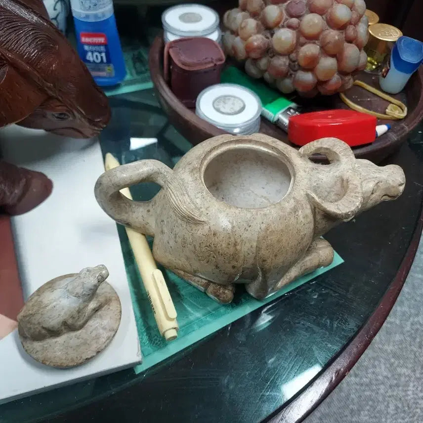 [BUNJANG] Ox Sculpture Celadon Teapot / 소 조각상 찻주전자