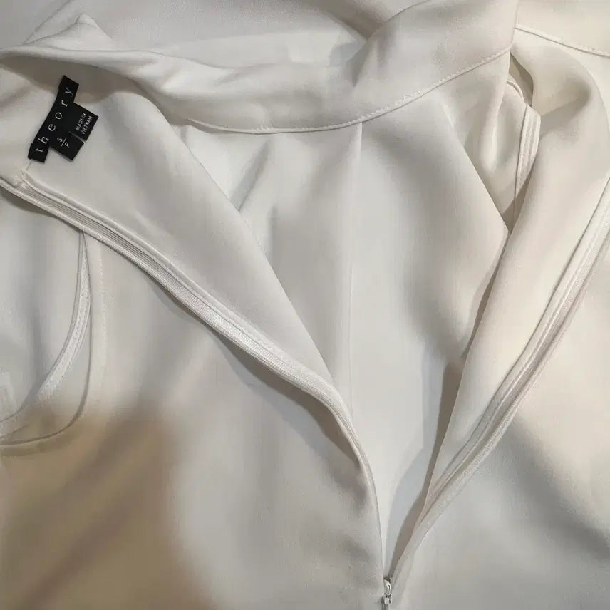 [BUNJANG] Theory Ivory High-Neck Sleeveless Blouse / 띠어리 여성 아이보리 하이넥 슬리브리스 블라우스
