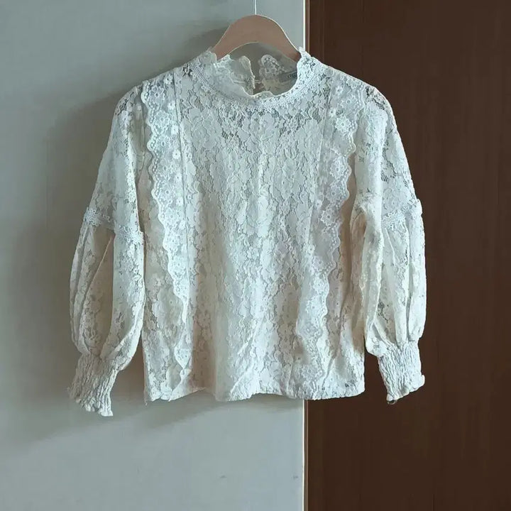 [SOLD OUT] 레코브 레이스 블라우스