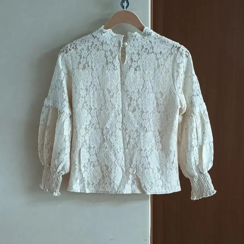 [SOLD OUT] 레코브 레이스 블라우스