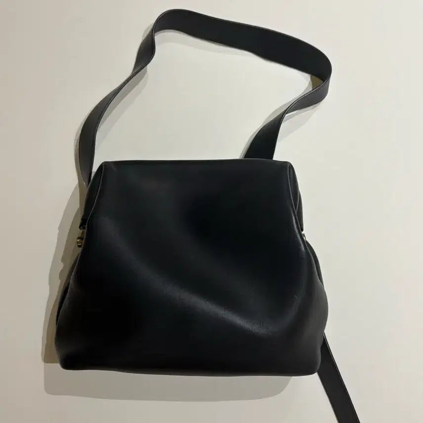 [BUNJANG] OSOI Brot Bag Large Black / 오소이 브로트백 블랙 라지