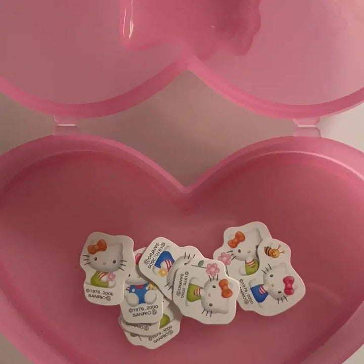 [BUNJANG] Vintage Hello Kitty Flake Seal Case / 고전키티 보관함 플레이크 씰 케이스