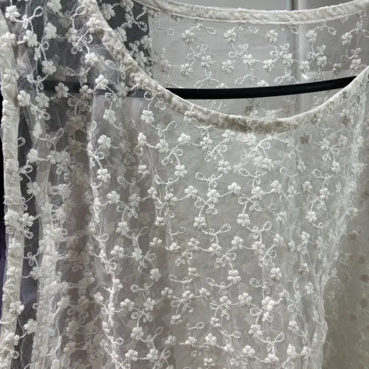 [SOLD OUT] 아이보리 플라워 레이스 블라우스