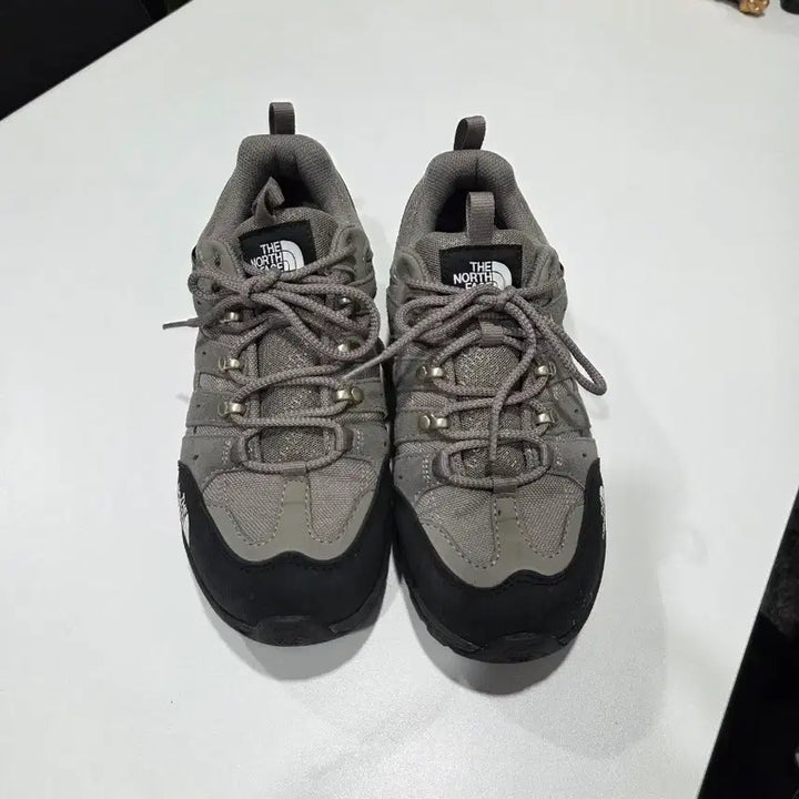 [SOLD OUT] 노스페이스 회색 방수 트레킹화250
