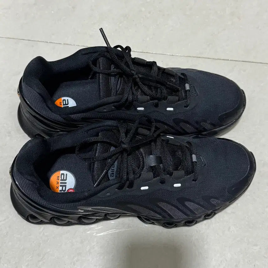 [BUNJANG] Nike Air Max Dn8 Black Anthracite Sneakers / 255 나이키 에어맥스 Dn8 블랙 앤트러사이트