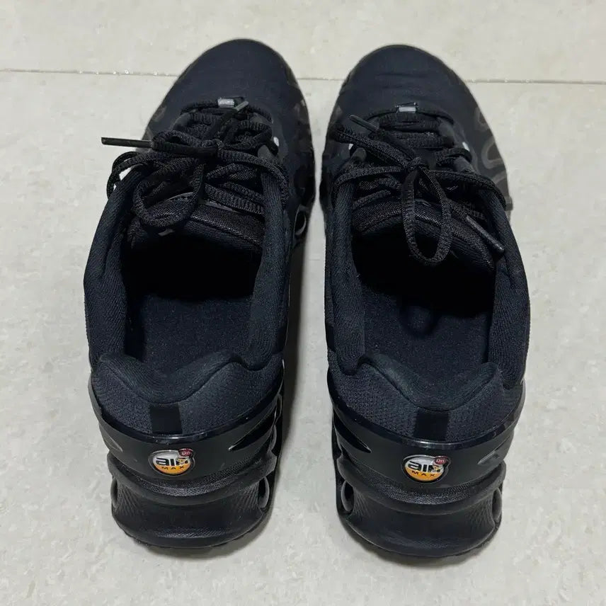 [BUNJANG] Nike Air Max Dn8 Black Anthracite Sneakers / 255 나이키 에어맥스 Dn8 블랙 앤트러사이트
