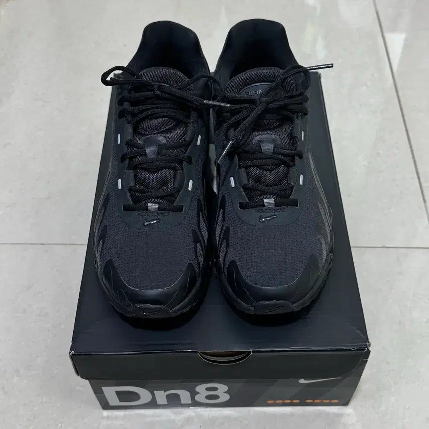 [BUNJANG] Nike Air Max Dn8 Black Anthracite Sneakers / 255 나이키 에어맥스 Dn8 블랙 앤트러사이트