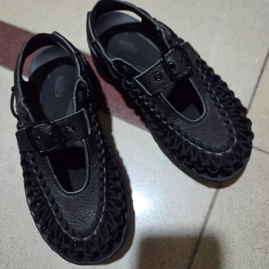 [BUNJANG] 킨 keen 유니크 PLT 메리제인 블랙 샌들 220 / 킨 keen 유니크 PLT 메리제인 블랙 샌들 220