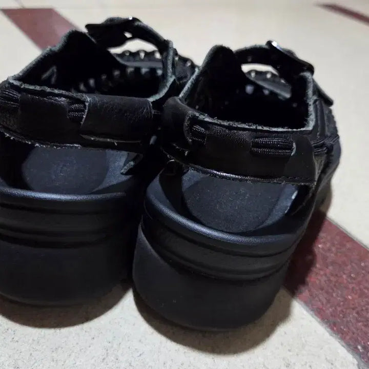 [BUNJANG] 킨 keen 유니크 PLT 메리제인 블랙 샌들 220 / 킨 keen 유니크 PLT 메리제인 블랙 샌들 220
