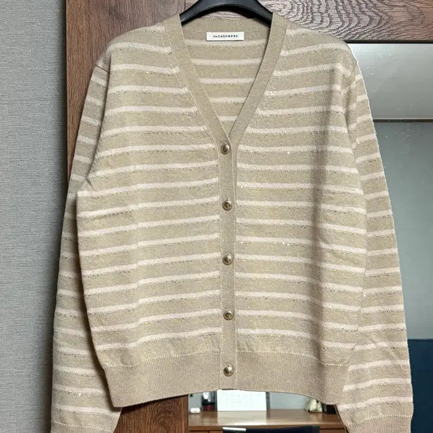 [BUNJANG] The Cashmere Cashmere 100% Sequin Stripe Knit Cardigan / 더캐시미어 캐시미어100 스트라이프 시퀸 니트 가디건 (85)