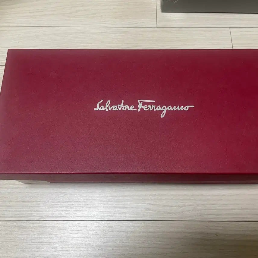 [BUNJANG] Ferragamo Varina Flats 5C Matte Black Calfskin / 페라가모 바리나 플랫 5C 무광블랙 송아지가죽