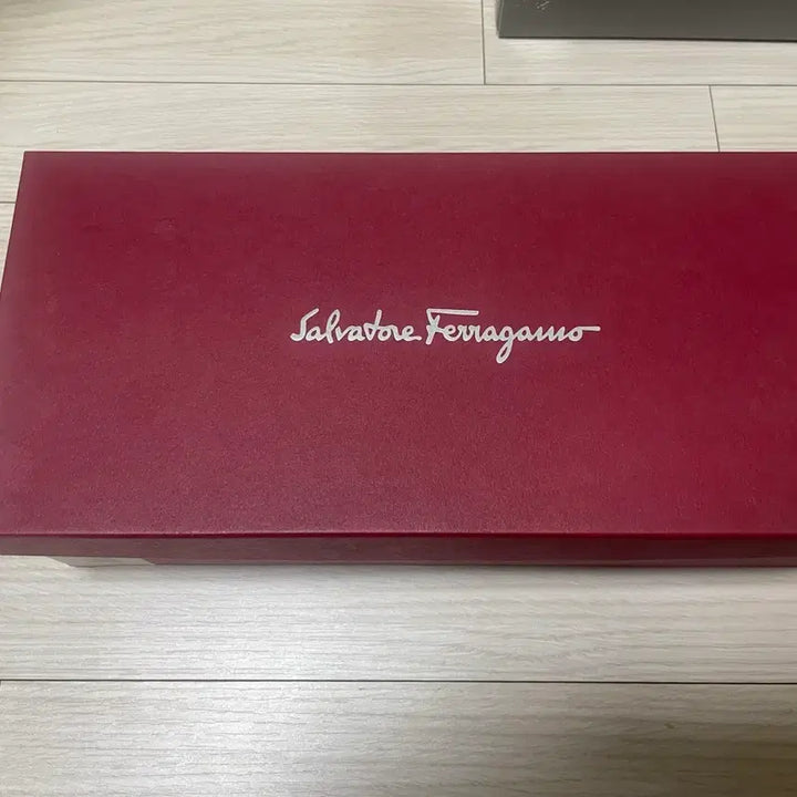 [BUNJANG] Ferragamo Varina Flats 5C Matte Black Calfskin / 페라가모 바리나 플랫 5C 무광블랙 송아지가죽
