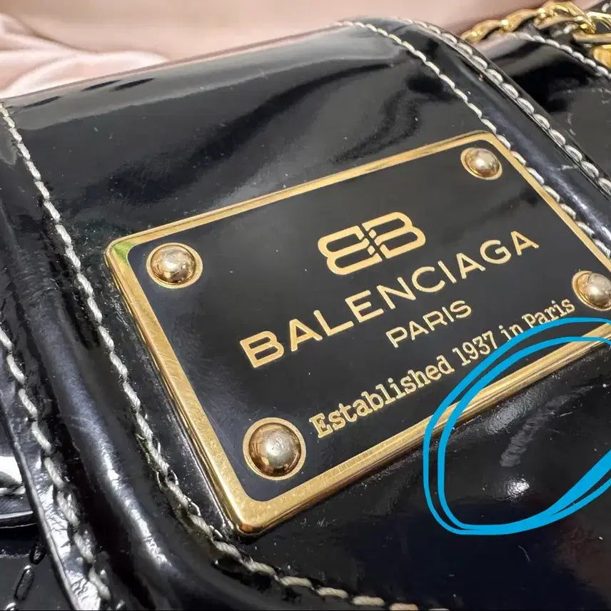 [BUNJANG] Balenciaga Geumkang Jehwa Enamel Shoulder Bag / 발렌시아가 금강제화 에나멜 숄더백