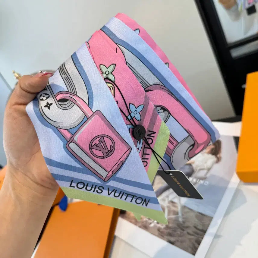 [SOLD OUT] 루이비통 방도 스카프 핑크 자물쇠 패턴