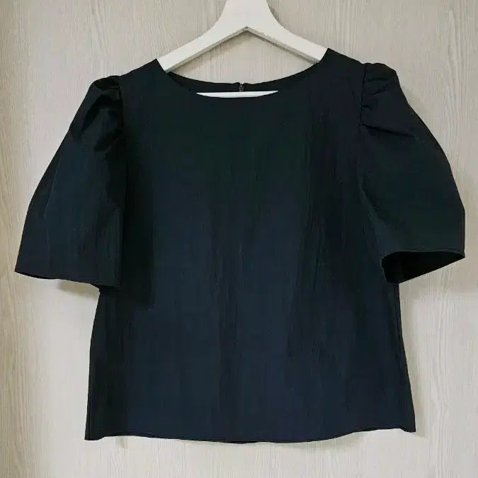 [BUNJANG] High-Quality Puff Sleeve Blouse / 고퀄 퍼프 소매블라우스  새상품