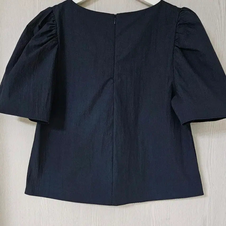 [BUNJANG] High-Quality Puff Sleeve Blouse / 고퀄 퍼프 소매블라우스  새상품