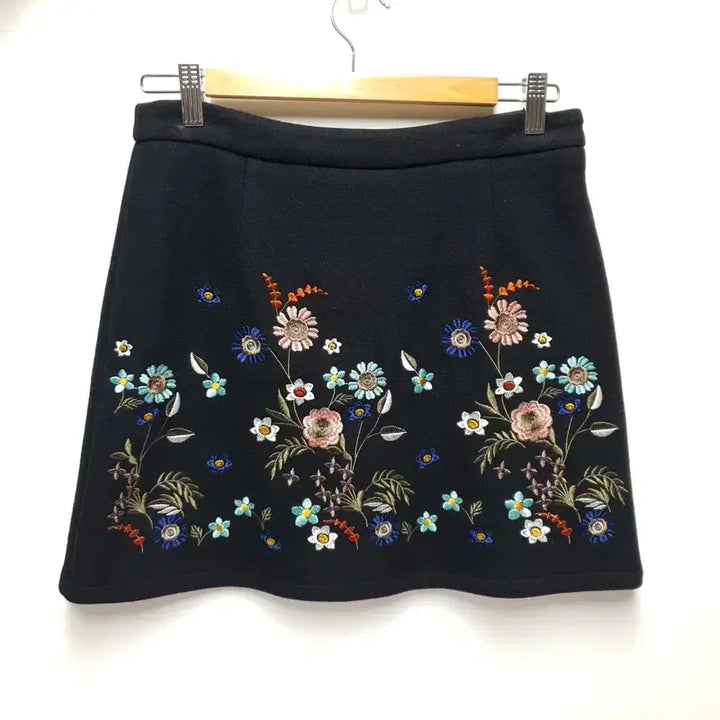 [BUNJANG] Belly Girl Flower Embroidered Wool Blend Skirt / 벨리걸 플라워 자수 울 모직 스커트 10
