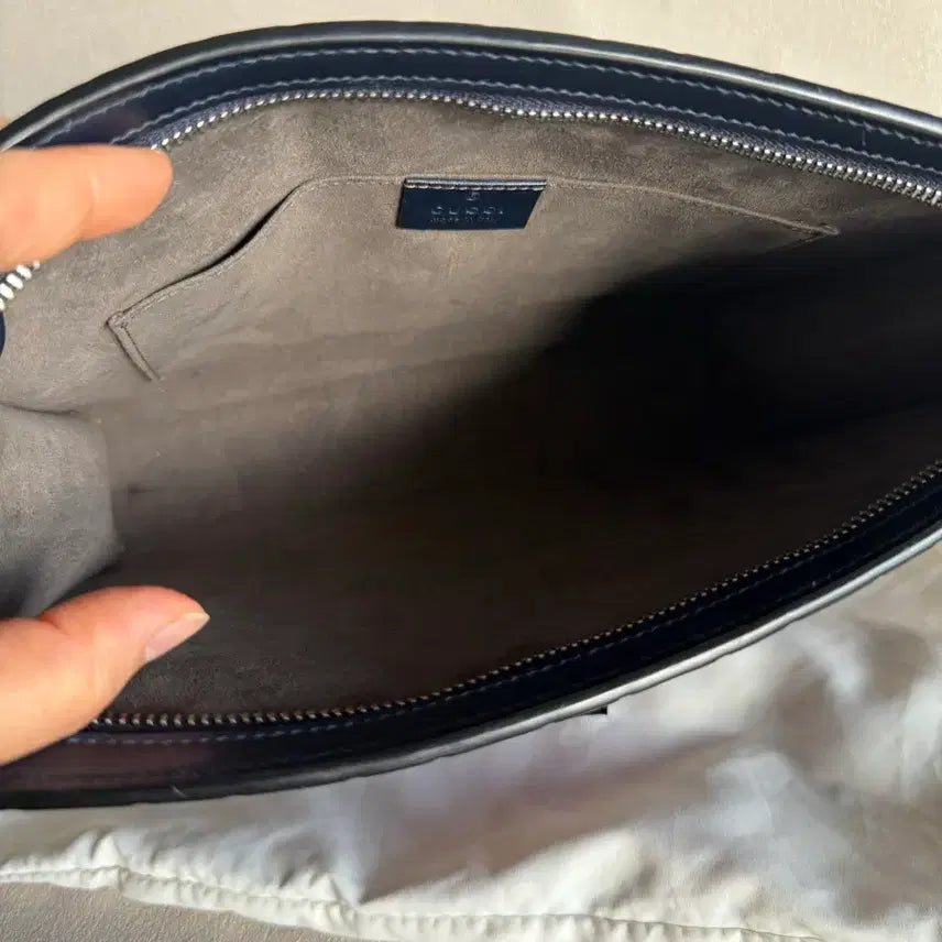 [BUNJANG] Gucci GG Embossed Clutch Navy / 구찌 GG 엠보 클러치 네이비