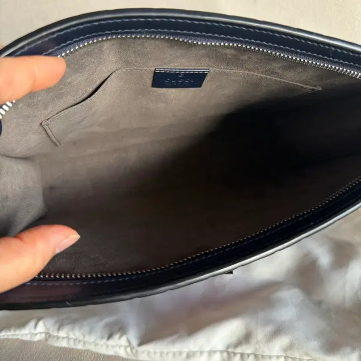 [BUNJANG] Gucci GG Embossed Clutch Navy / 구찌 GG 엠보 클러치 네이비