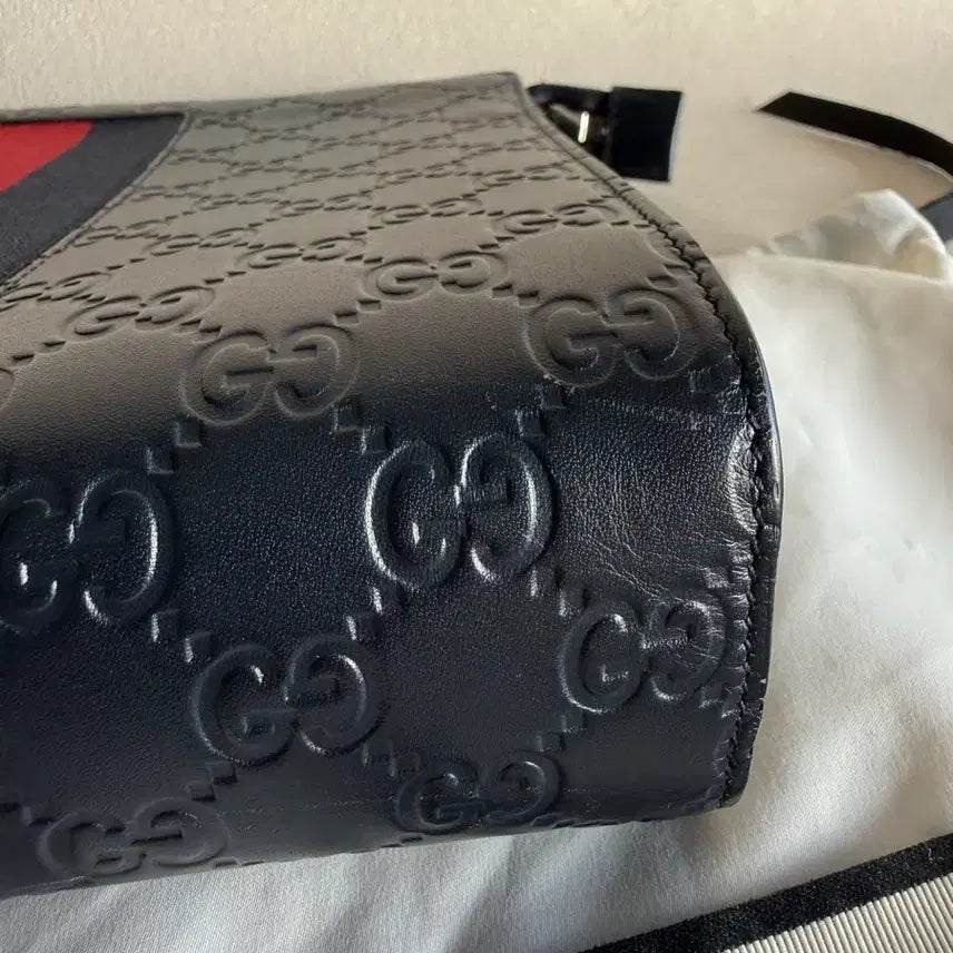 [BUNJANG] Gucci GG Embossed Clutch Navy / 구찌 GG 엠보 클러치 네이비