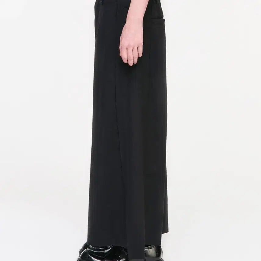 [BUNJANG] Songzio Asymmetric Cut Crop Wide Pants / [78] 25FW 송지오 컬렉션 어시메트릭 컷 크롭 와이드 팬츠