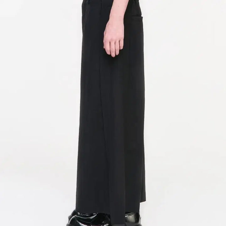 [BUNJANG] Songzio Asymmetric Cut Crop Wide Pants / [78] 25FW 송지오 컬렉션 어시메트릭 컷 크롭 와이드 팬츠